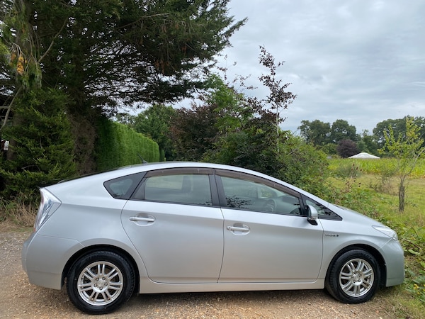 Used Toyota Prius 2015 for sale - 73836070: Photo 2