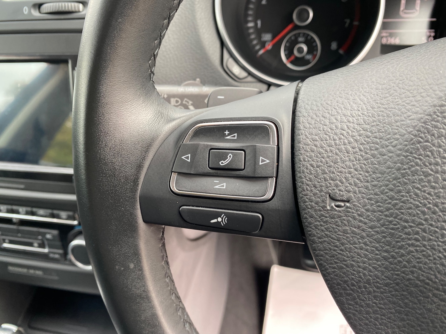 Used Volkswagen Golf 2011 for sale - 77211704: Photo 48