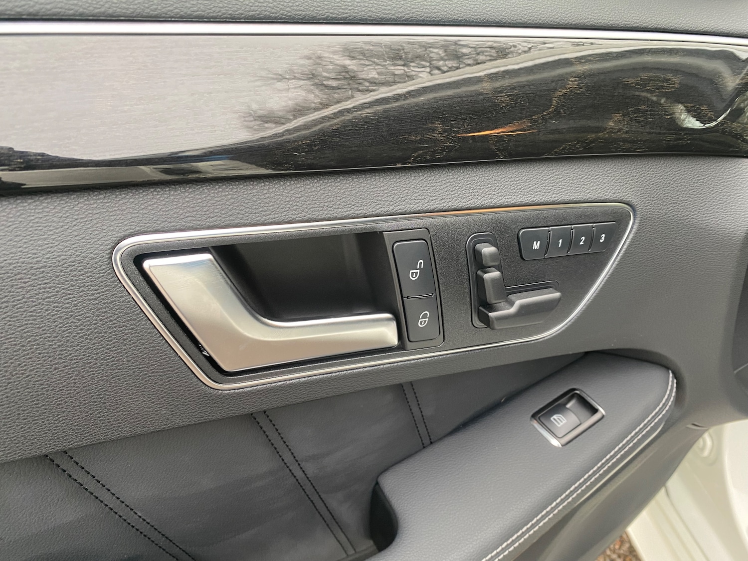 Used Mercedes-Benz E Class 2012 for sale - 76888939: Photo 38