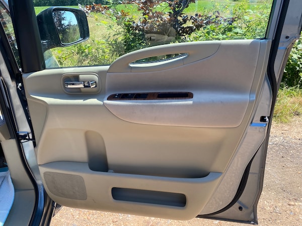 Used Nissan Serena 2008 for sale - 76100256: Photo 11