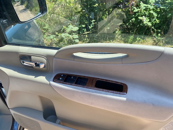 Used Nissan Serena 2008 for sale - 76100256: Photo 12