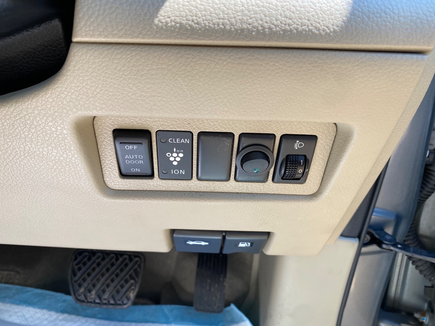 Used Nissan Serena 2008 for sale - 76100256: Photo 14