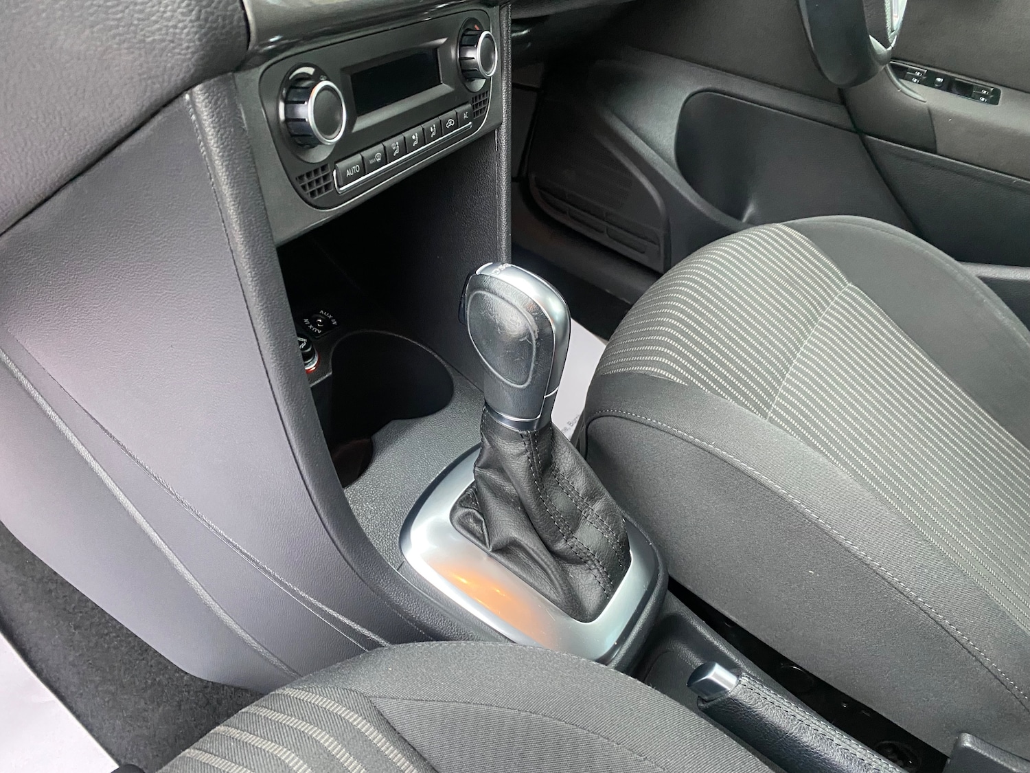 Used Volkswagen Polo 2012 for sale - 76856586: Photo 40