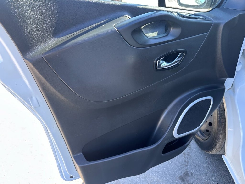 Used Vauxhall Vivaro 2015 for sale - 78153961: Photo 11