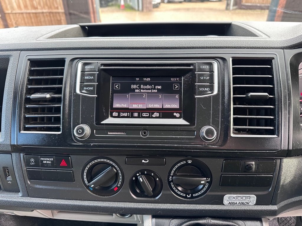 Used Volkswagen Transporter 2018 for sale - 76739971: Photo 27