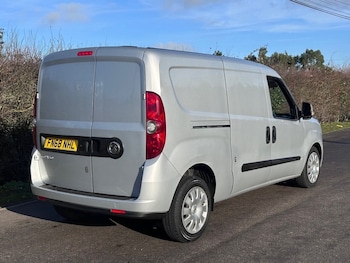 Used Vauxhall Combo 2018 for sale - 76901085: Photo