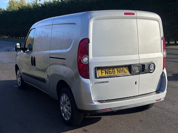 Used Vauxhall Combo 2018 for sale - 76901085: Photo