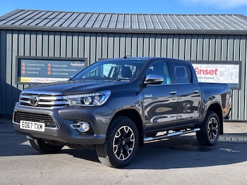 2017 (67) - 2.4 D-4D Invincible X Pickup Double Cab 4dr Diesel Auto 4WD Euro 6 (TSS, 3.