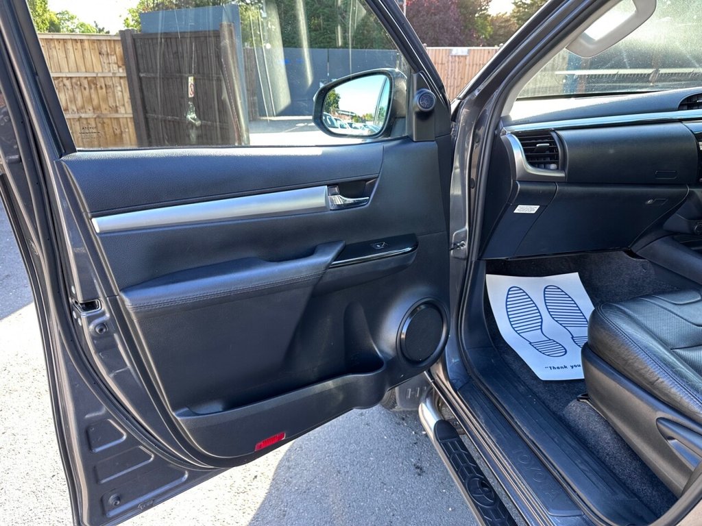 Used Toyota Hilux 2017 for sale - 77210305: Photo 21