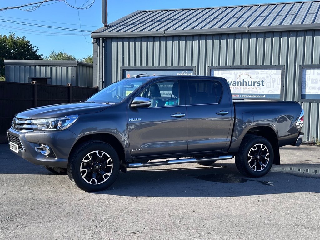 Used Toyota Hilux 2017 for sale - 77210305: Photo 3