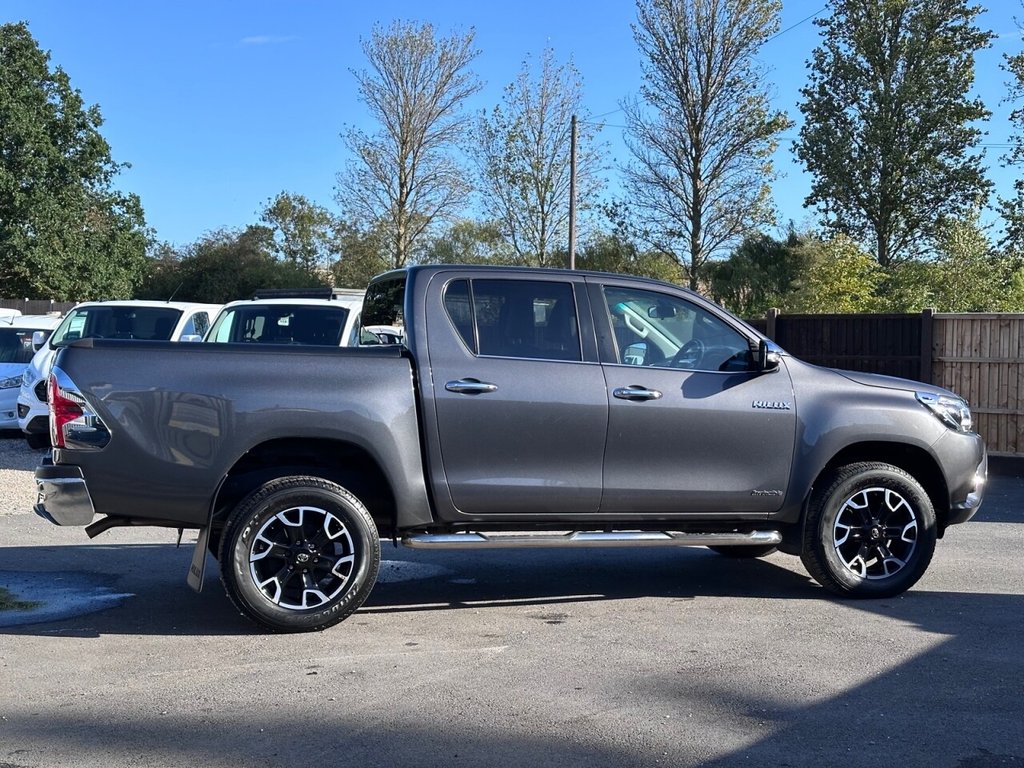 Used Toyota Hilux 2017 for sale - 77210305: Photo 9