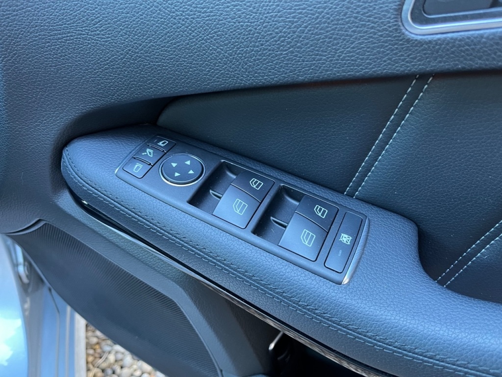 Used Mercedes-Benz E Class 2013 for sale - 76005703: Photo 25