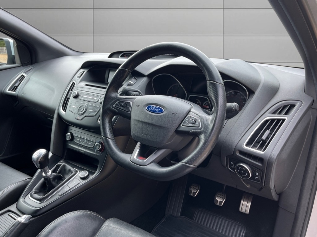 Used Ford Focus 2015 for sale - 76147235: Photo 11