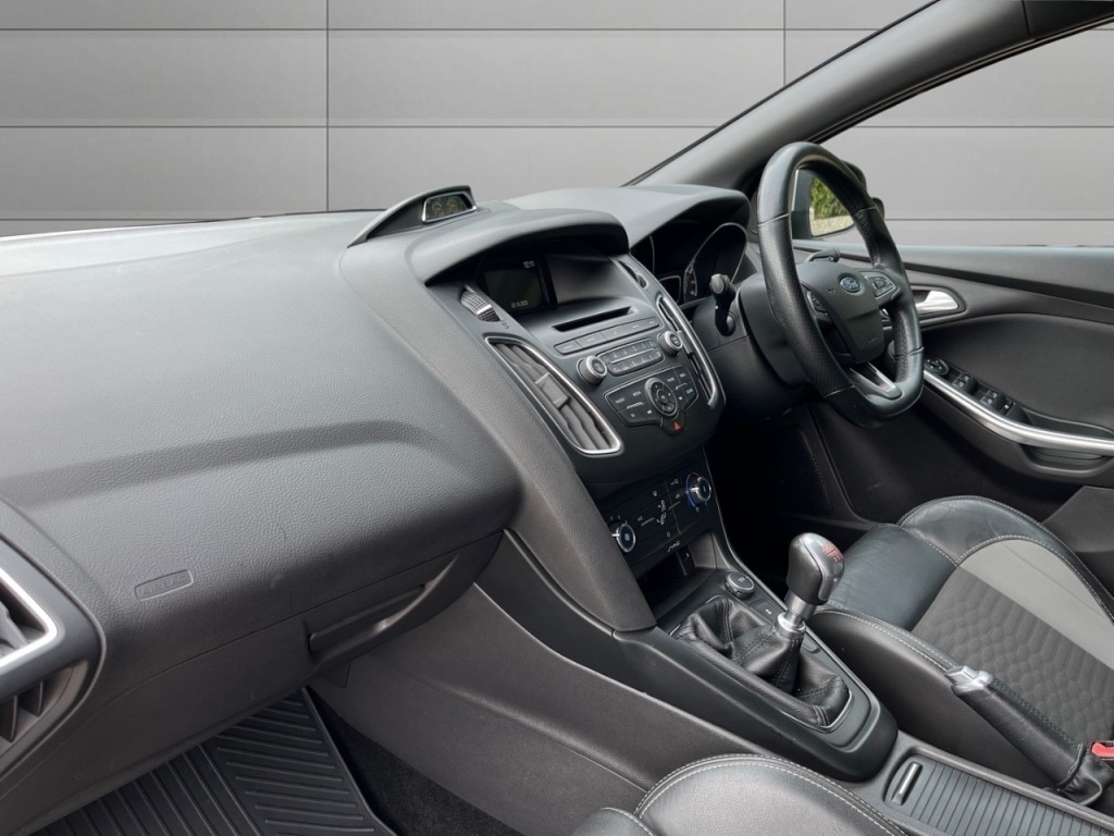 Used Ford Focus 2015 for sale - 76147235: Photo 13