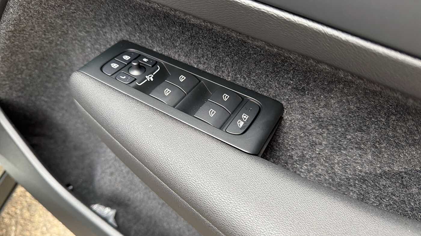 Used Volvo XC40 2025 for sale - 78036018: Photo 25