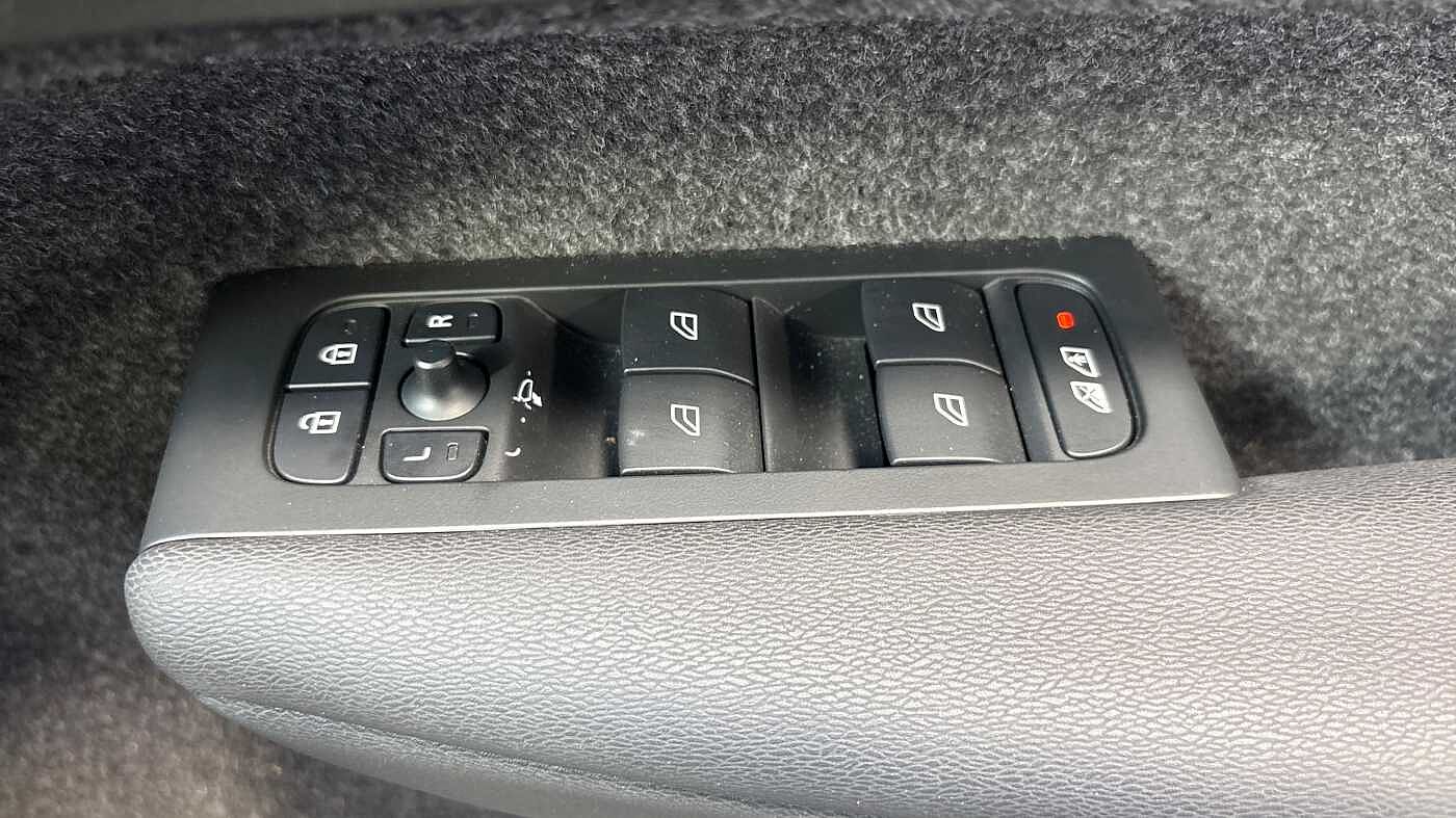 Used Volvo XC40 2025 for sale - 78035995: Photo 24