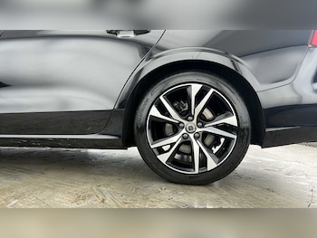 Used Volvo V60 2022 for sale - 78941595: Photo
