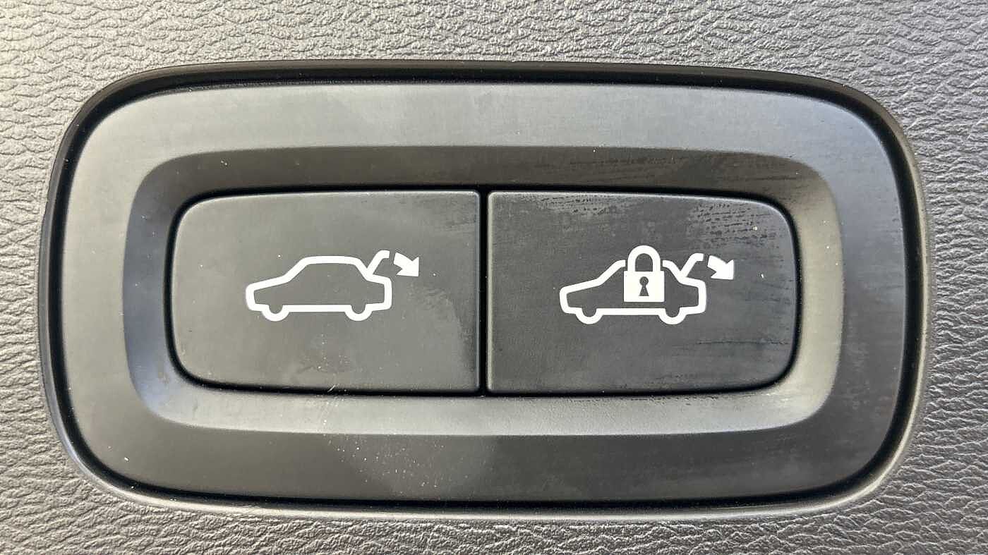 Used Volvo V60 2025 for sale - 78036001: Photo 18