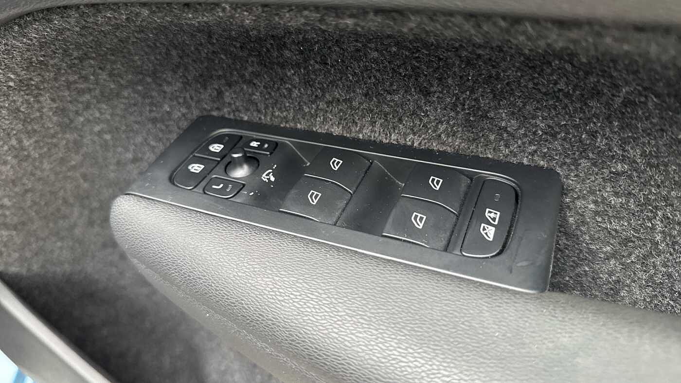 Used Volvo XC40 2023 for sale - 78027877: Photo 25