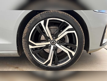 Used Volvo V60 2025 for sale - 79321081: Photo