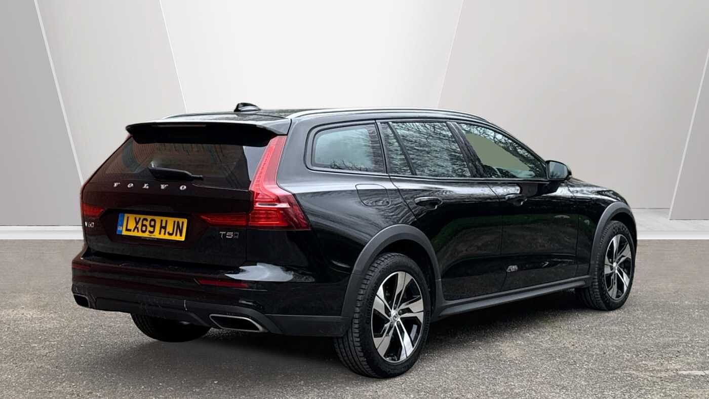 Used Volvo V60 2019 for sale - 78036020: Photo 2