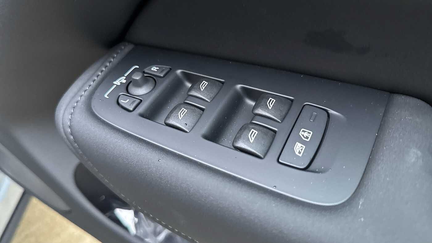 Used Volvo XC60 2025 for sale - 78036009: Photo 25