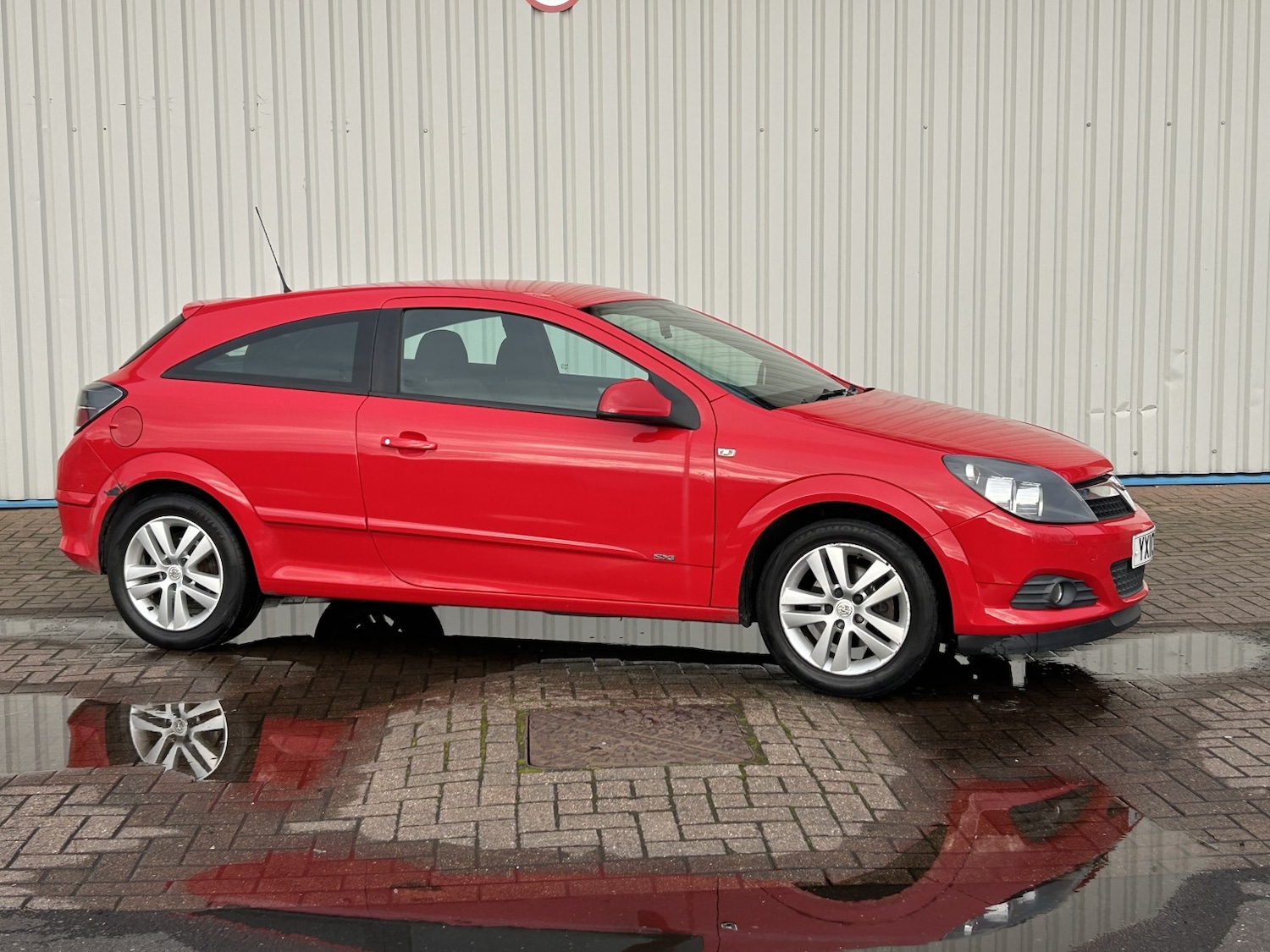 Used Vauxhall Astra 2010 for sale - 77915660: Photo 2