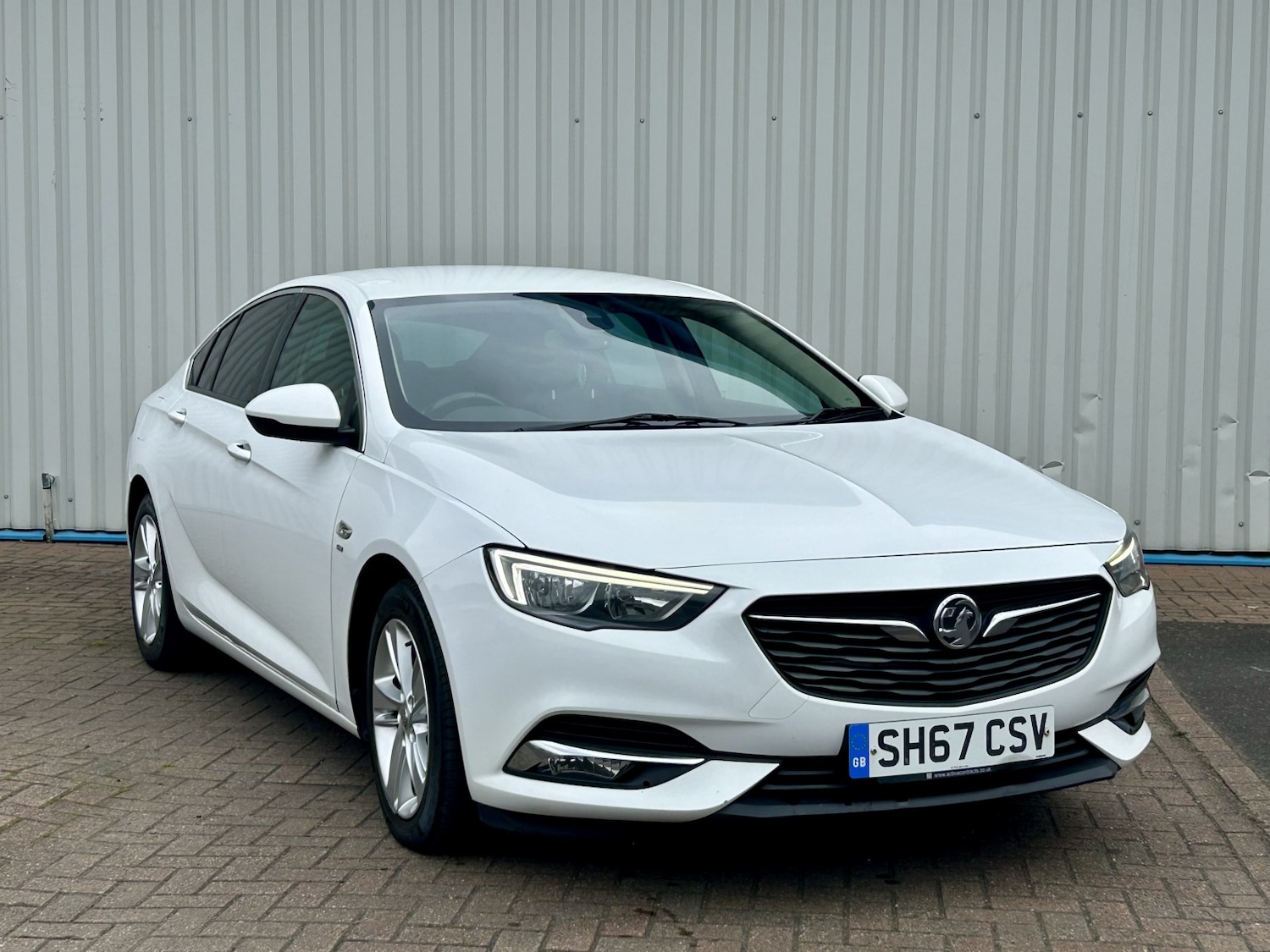 Used Vauxhall Insignia 2017 for sale - 76734790: Photo 1