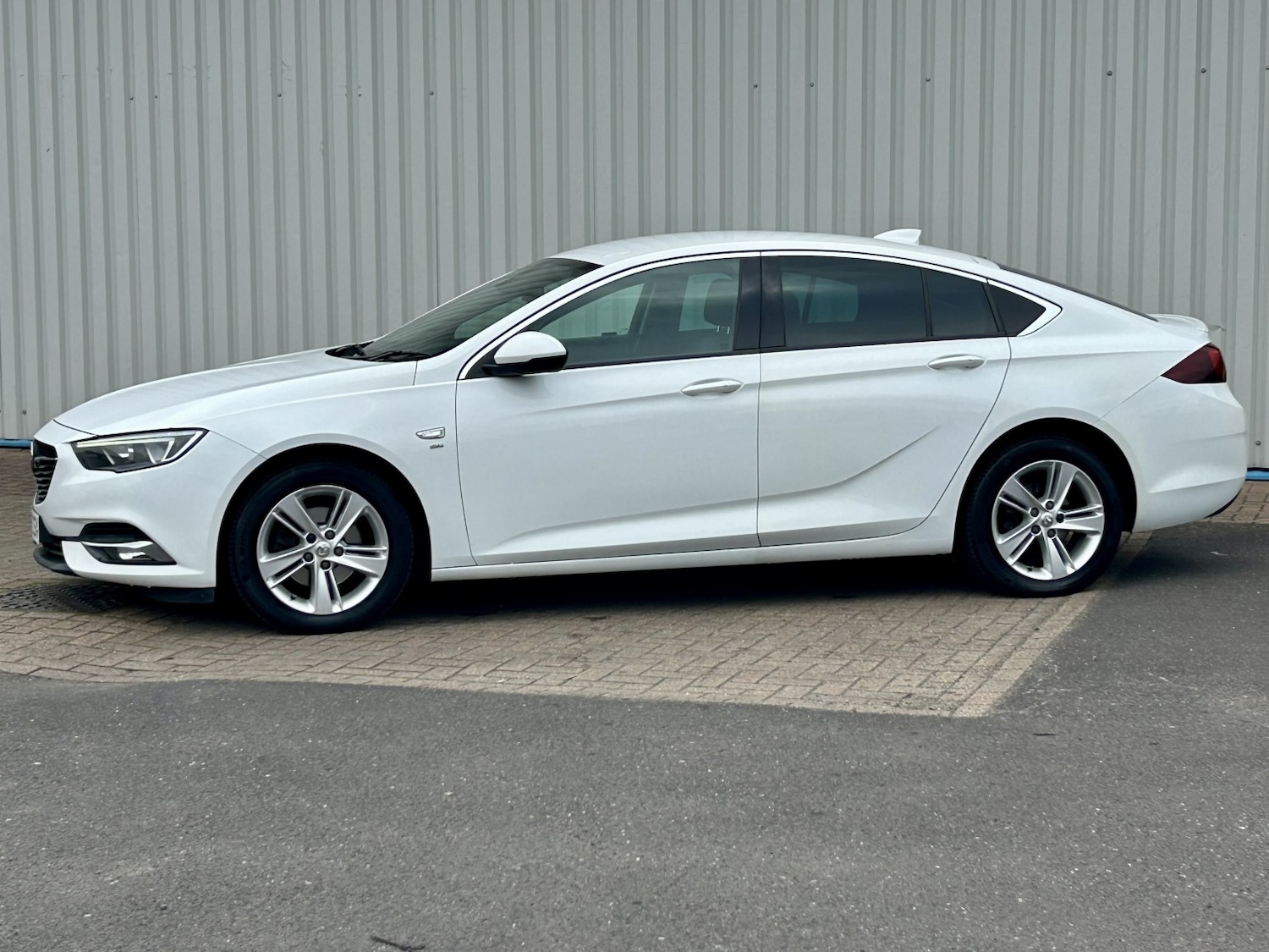 Used Vauxhall Insignia 2017 for sale - 76734790: Photo 3