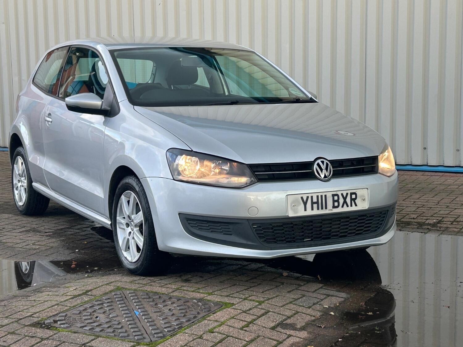 Used Volkswagen Polo 2011 for sale - 76576929: Photo 2