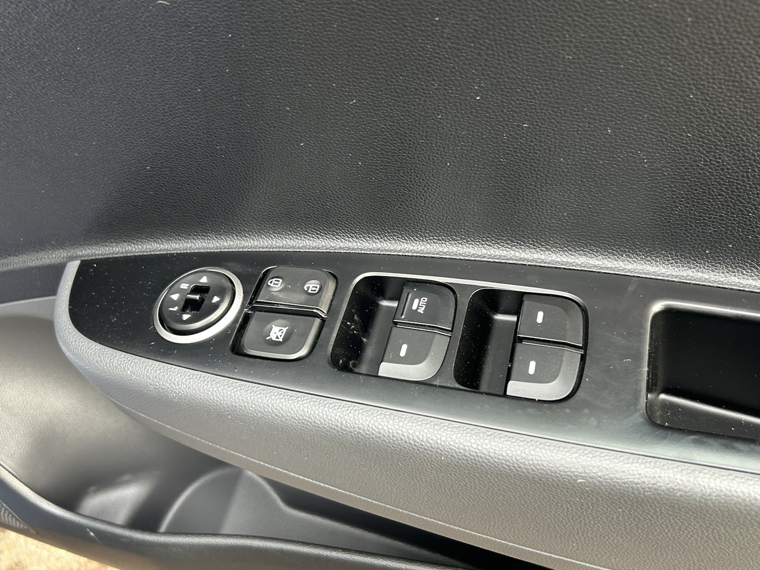 Used Hyundai i10 2017 for sale - 77148225: Photo 24