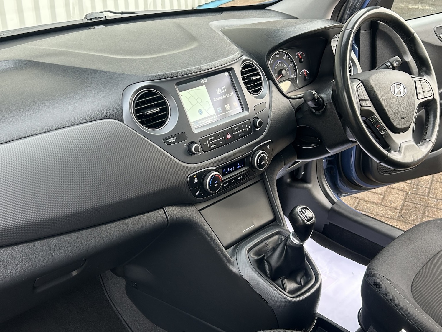 Used Hyundai i10 2017 for sale - 77148225: Photo 25