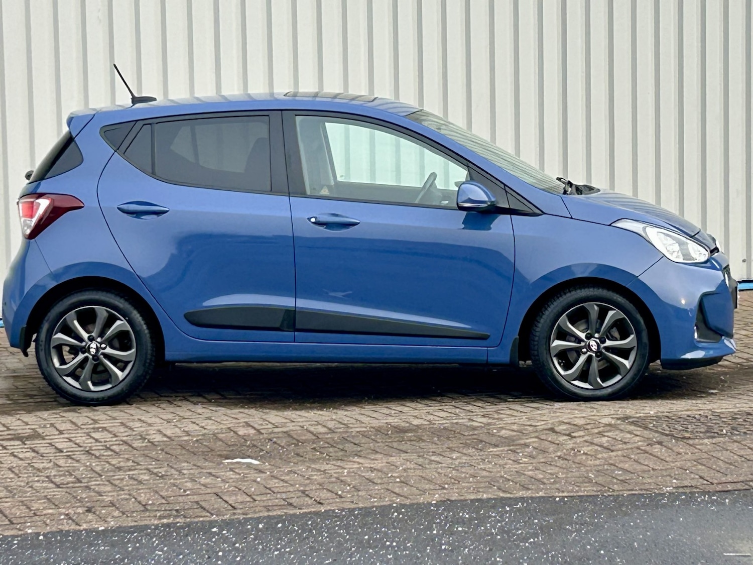 Used Hyundai i10 2017 for sale - 77148225: Photo 4