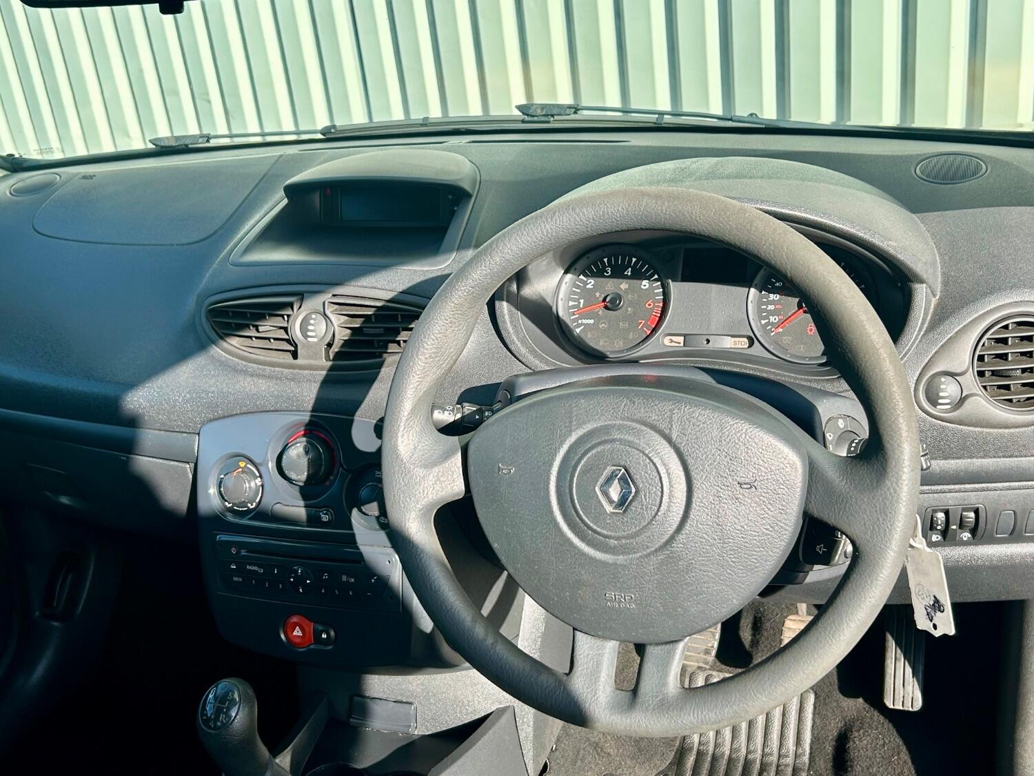 Used Renault Clio 2011 for sale - 76358238: Photo 11