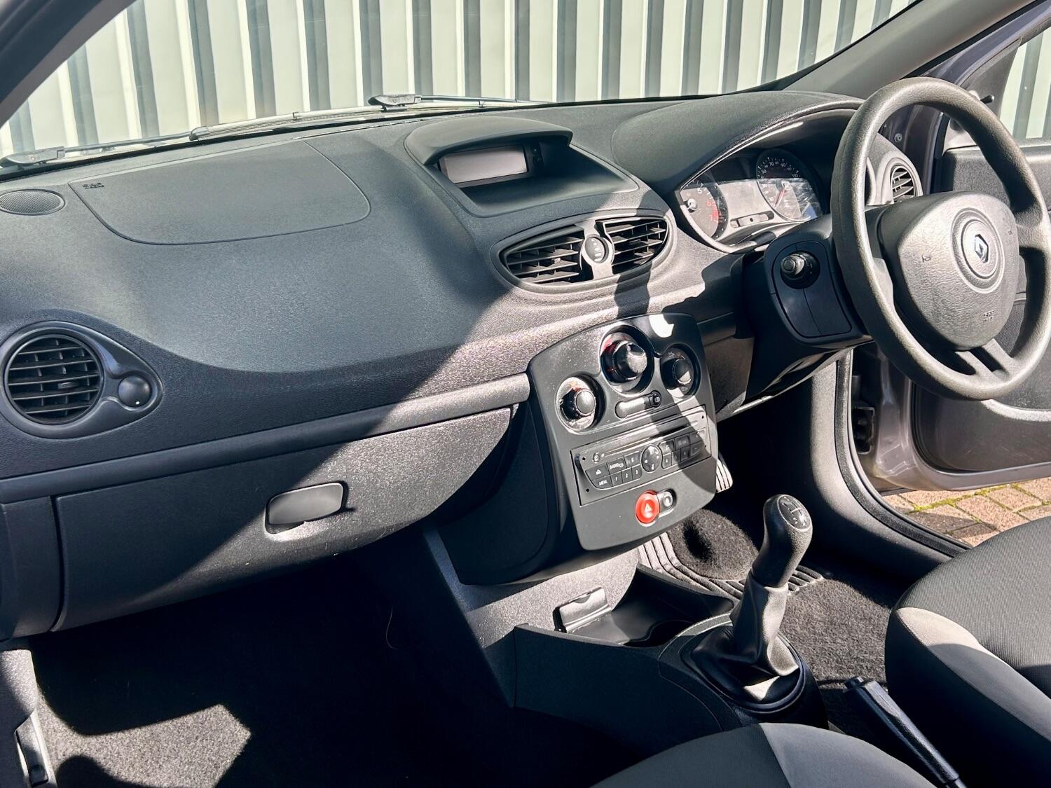 Used Renault Clio 2011 for sale - 76358238: Photo 13