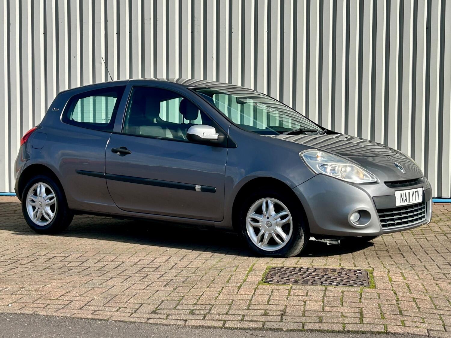 Used Renault Clio 2011 for sale - 76358238: Photo 5
