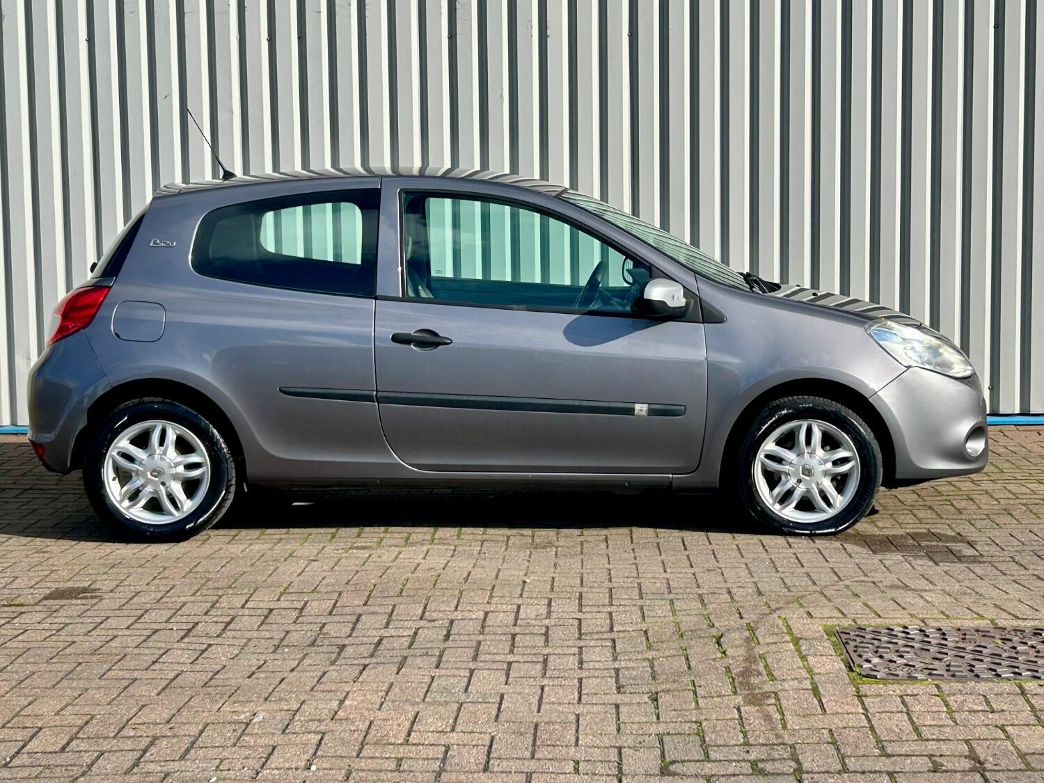 Used Renault Clio 2011 for sale - 76358238: Photo 7