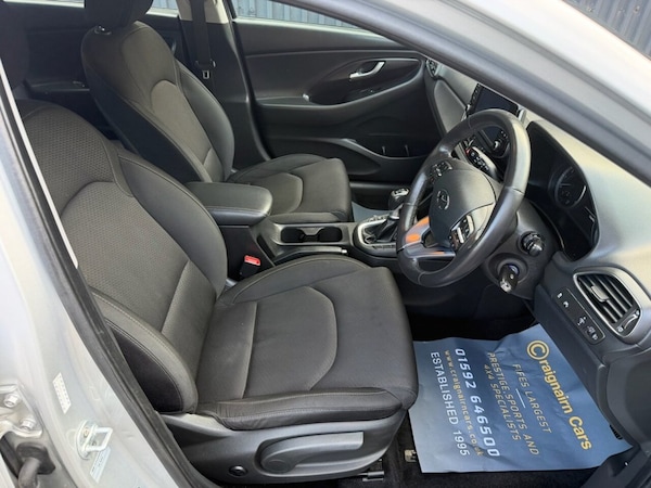 Used Hyundai i30 2017 for sale - 76280081: Photo 2