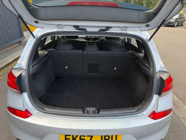 Used Hyundai i30 2017 for sale - 76280081: Photo 9