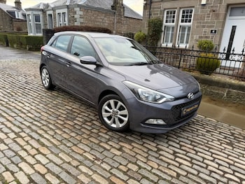 Used Hyundai i20 2015 for sale - 77038110: Photo
