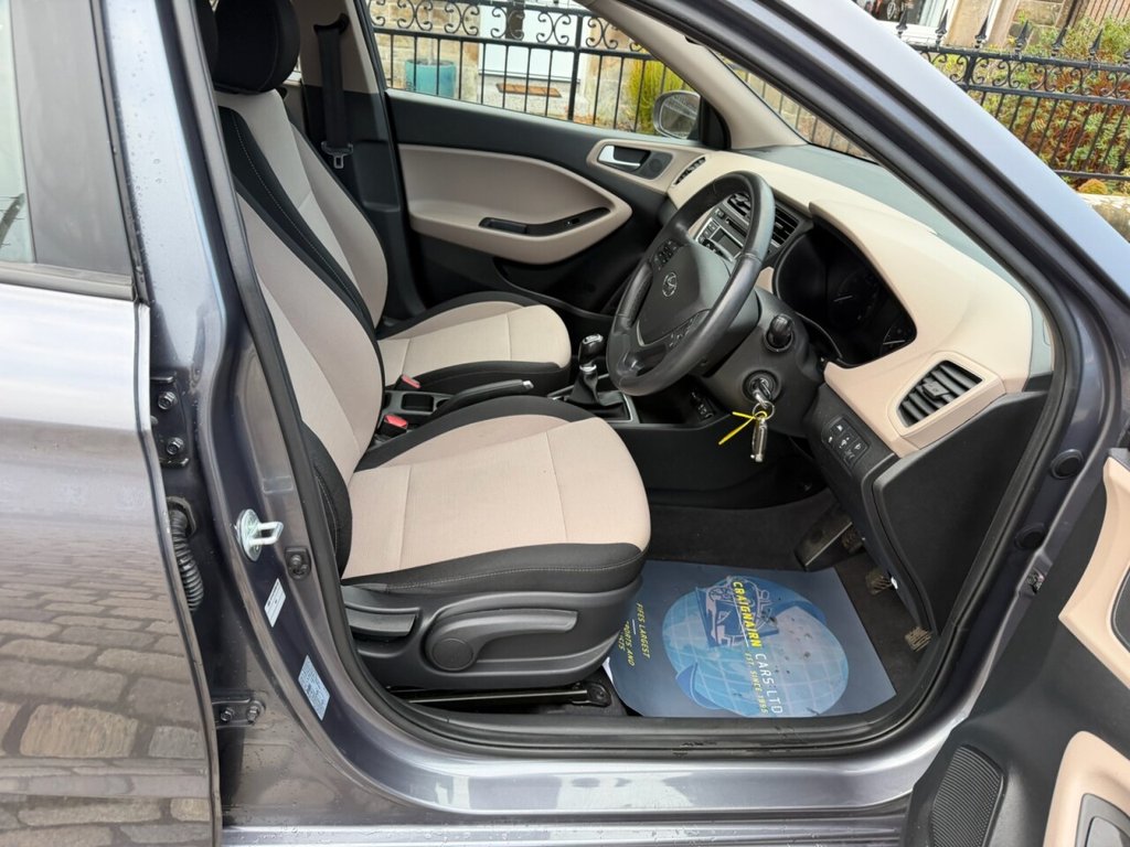 Used Hyundai i20 2015 for sale - 77038110: Photo 2