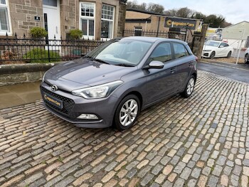 Used Hyundai i20 2015 for sale - 77038110: Photo