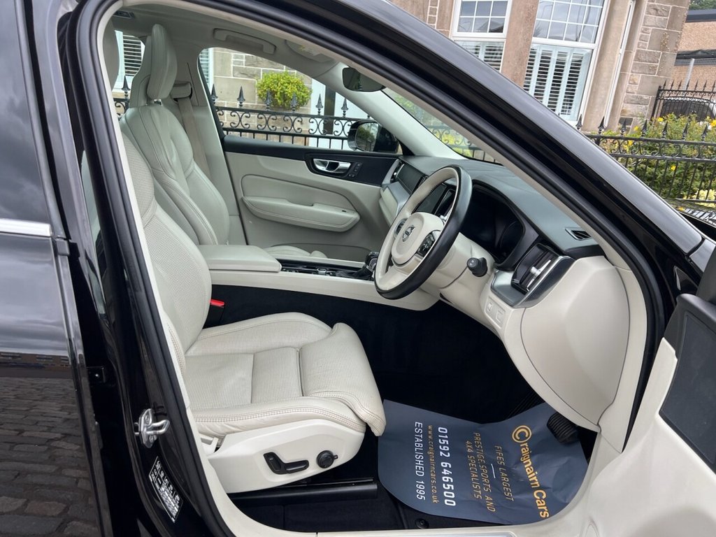 Used Volvo XC60 2018 for sale - 77037691: Photo 2