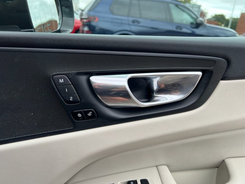 Used Volvo XC60 2018 for sale - 77037691: Photo 32