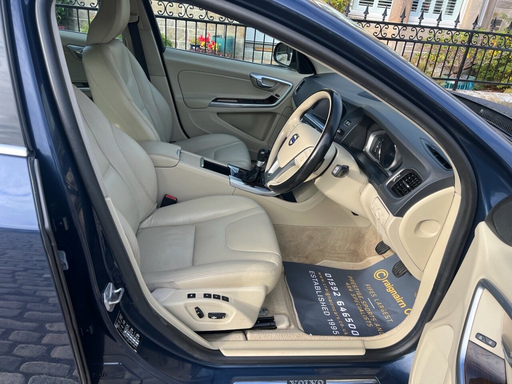 Used Volvo V60 2015 for sale - 77037772: Photo 2