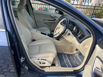 Used Volvo V60 2015 for sale - 77037772: Photo