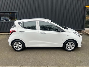 Used Hyundai i10 2017 for sale - 77009549: Photo