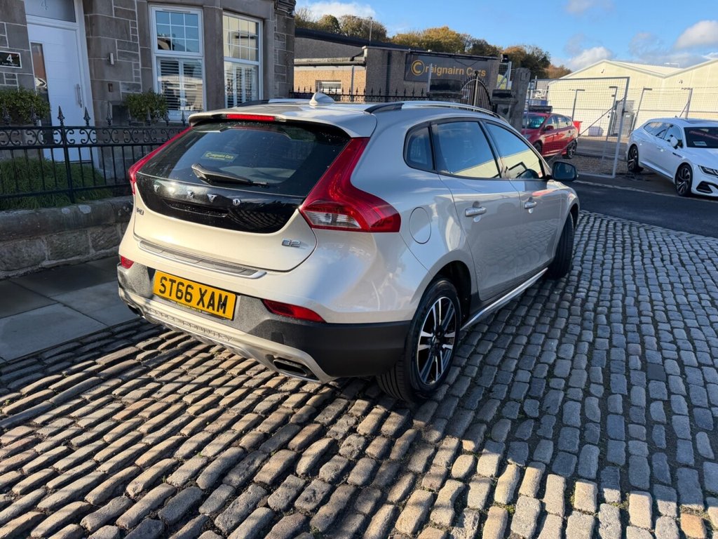 Used Volvo V40 2016 for sale - 77037651: Photo 5