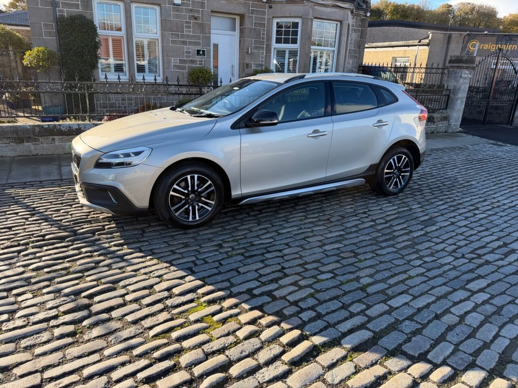 Used Volvo V40 2016 for sale - 77037651: Photo 7