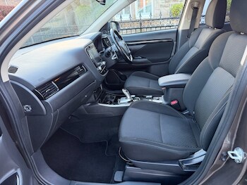 Used Mitsubishi Outlander 2020 for sale - 77038006: Photo